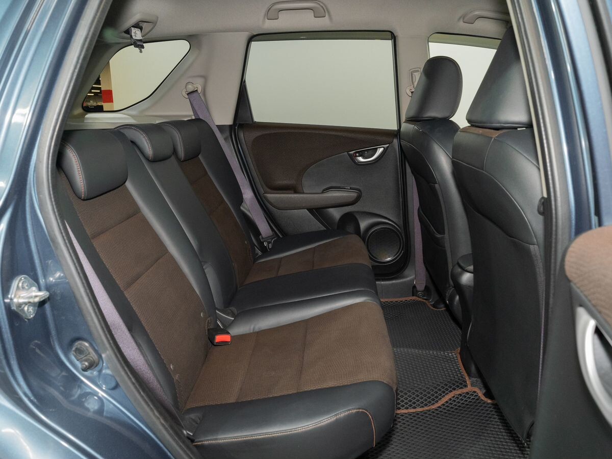 Honda Fit Shuttle 2011 - фото автомобиля