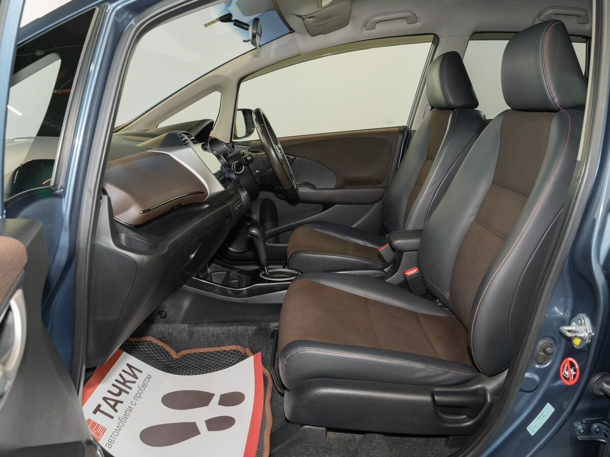 Honda Fit Shuttle 2011 - фото автомобиля
