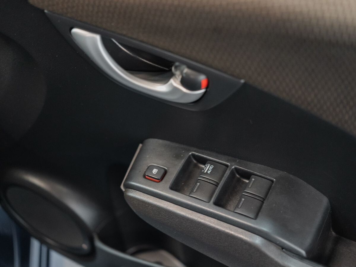 Honda Fit Shuttle 2011 - фото автомобиля