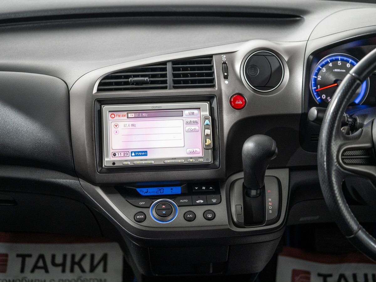 Honda Stream 2009 - фото автомобиля