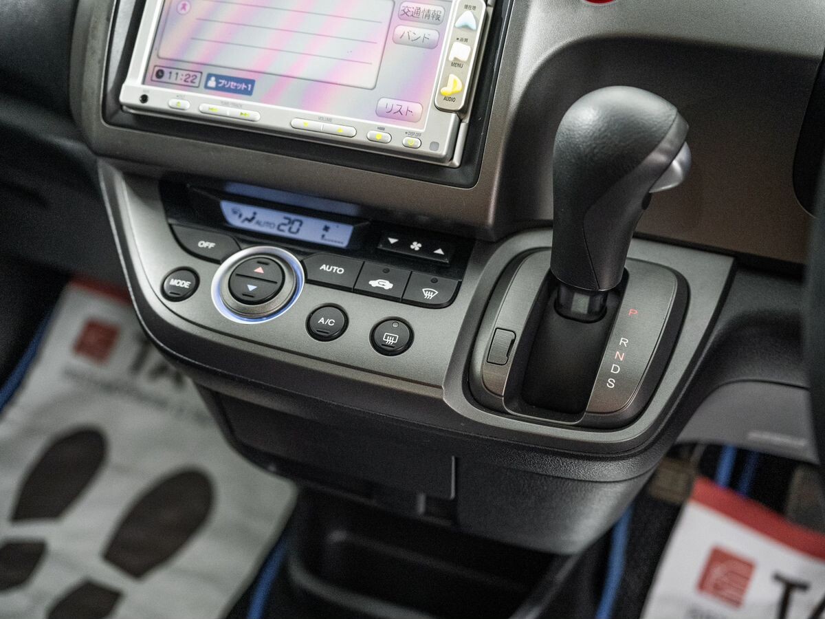Honda Stream 2009 - фото автомобиля