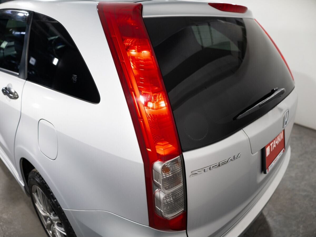 Honda Stream 2009 - фото автомобиля