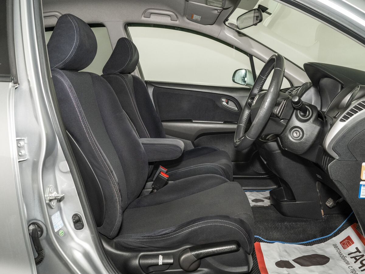 Honda Stream 2009 - фото автомобиля
