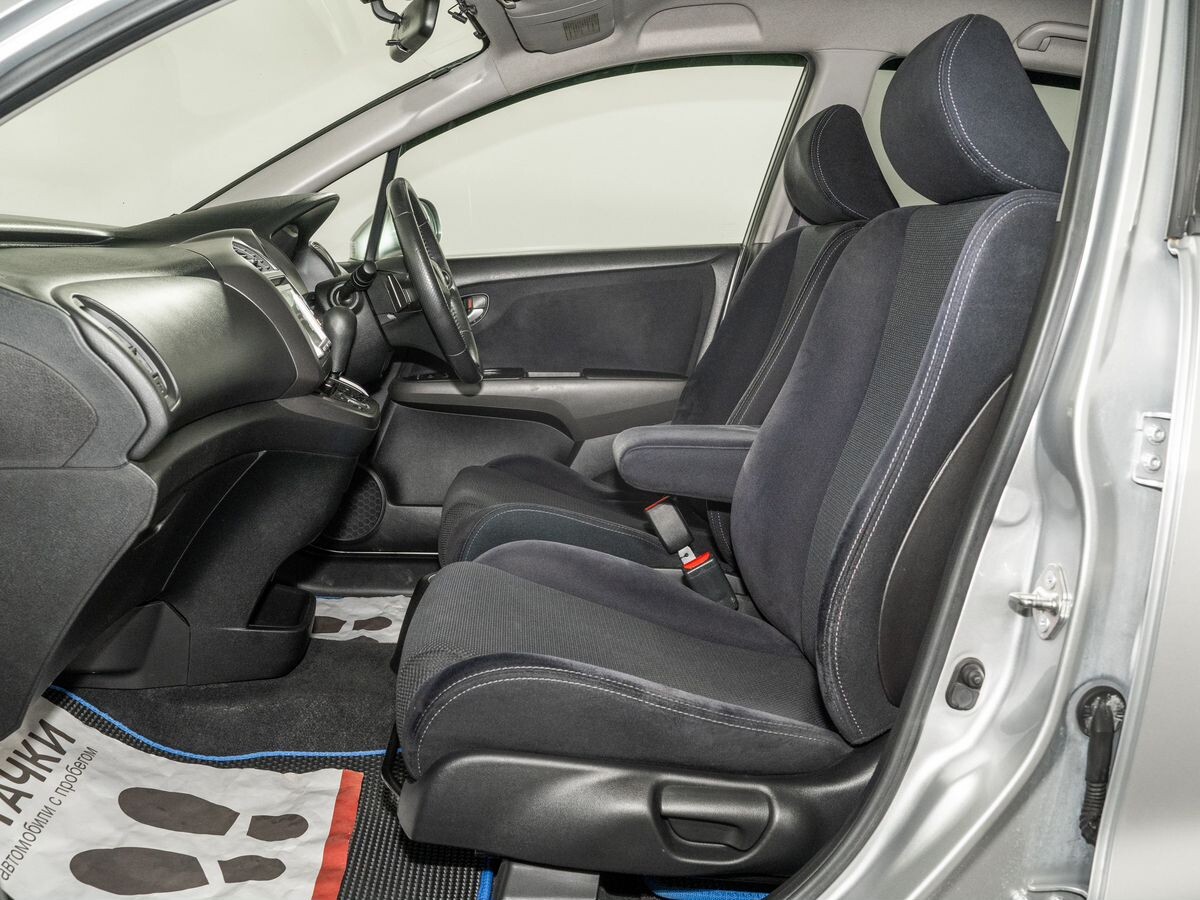 Honda Stream 2009 - фото автомобиля