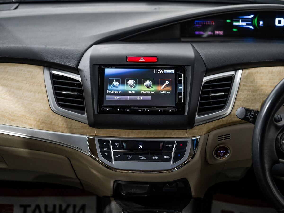 Honda Jade 2015 - фото автомобиля