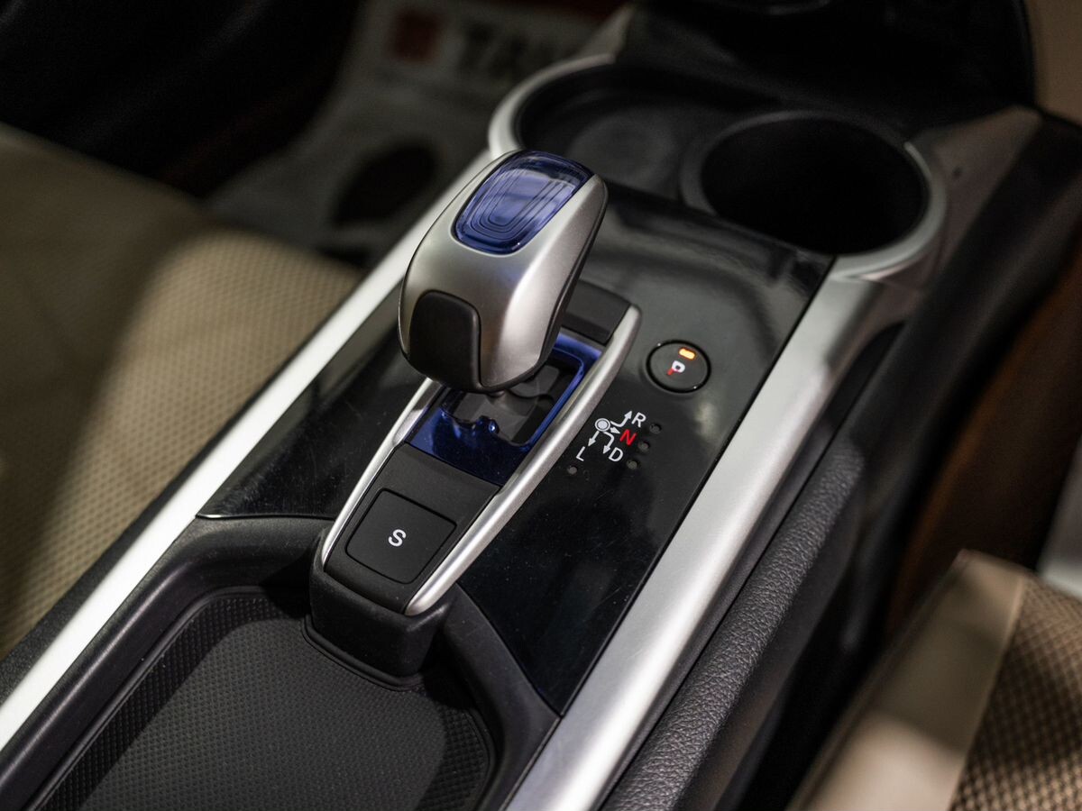 Honda Jade 2015 - фото автомобиля
