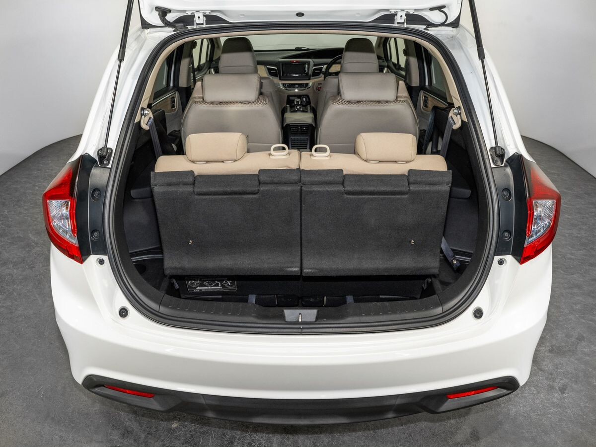 Honda Jade 2015 - фото автомобиля