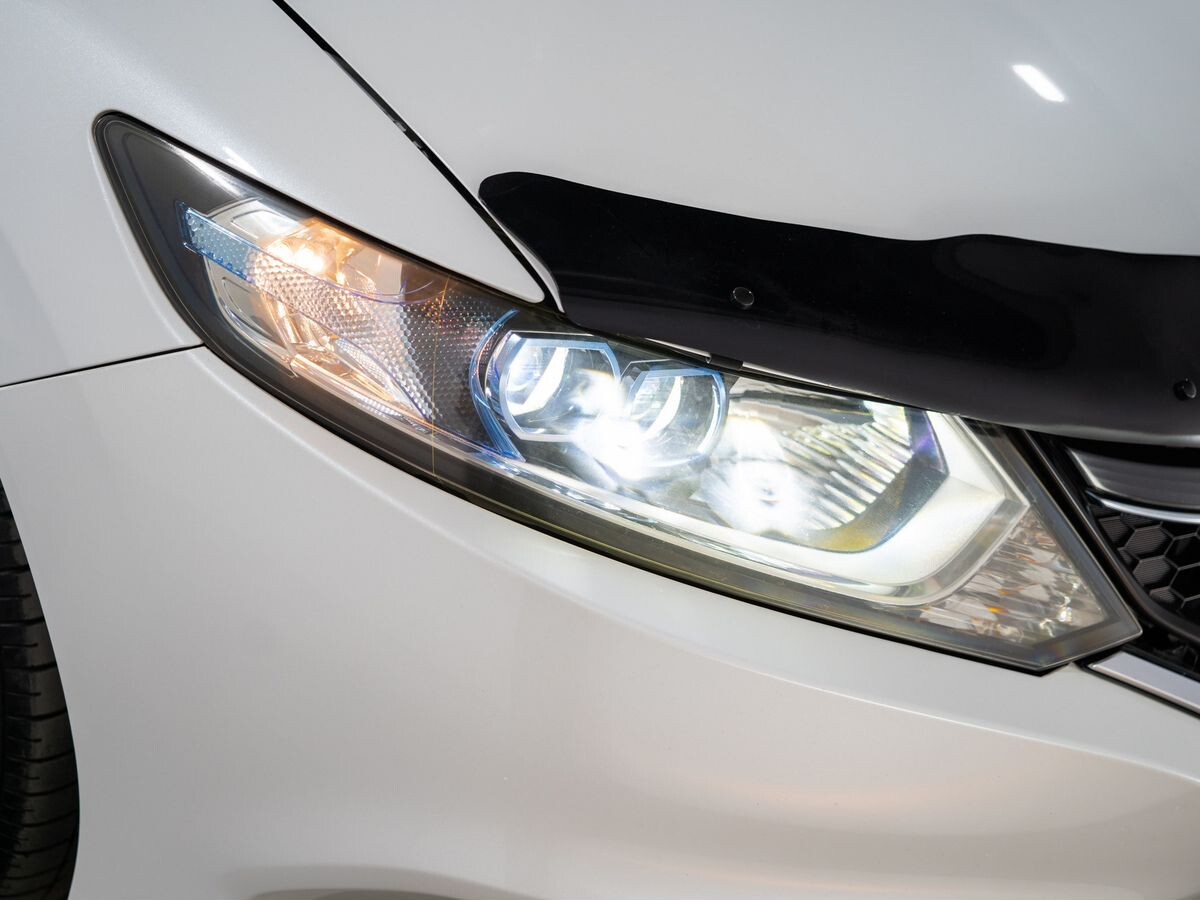 Honda Jade 2015 - фото автомобиля