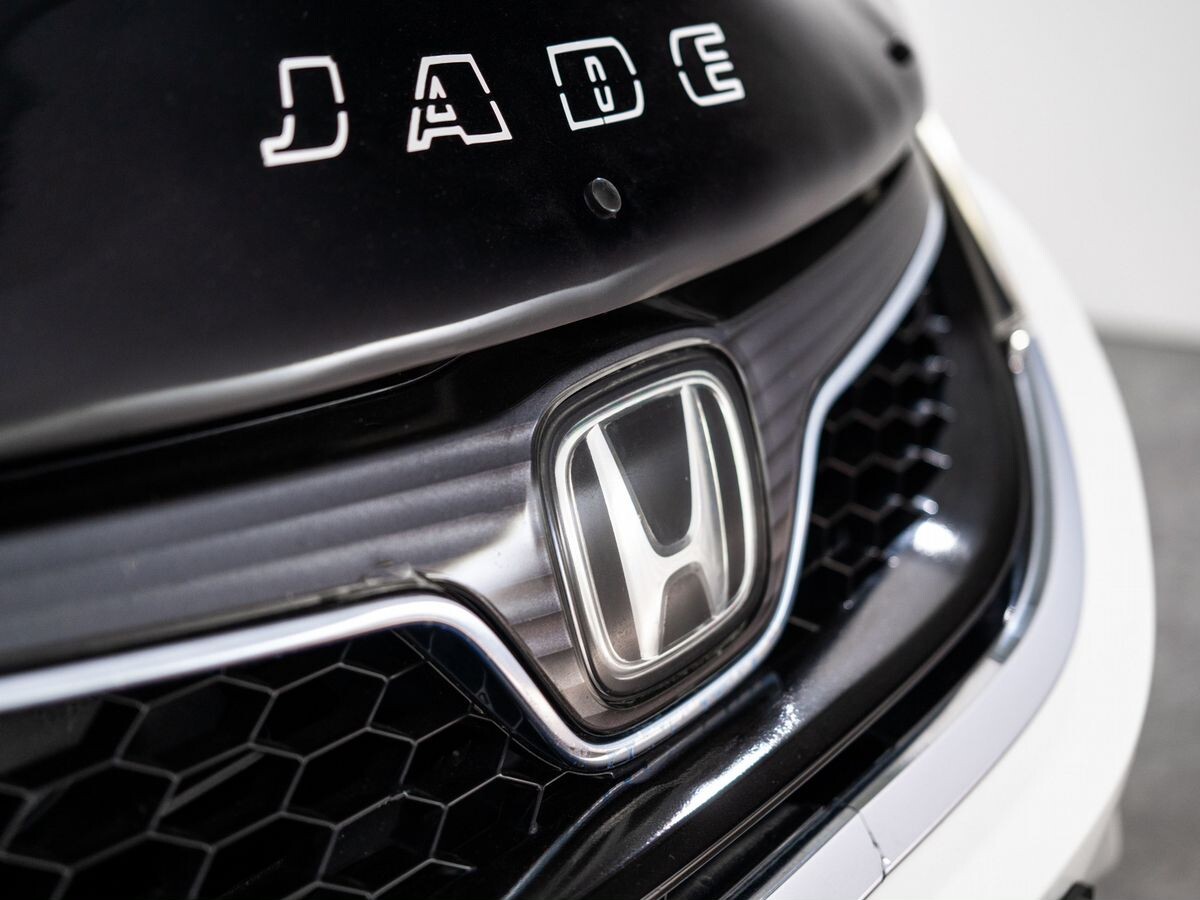 Honda Jade 2015 - фото автомобиля
