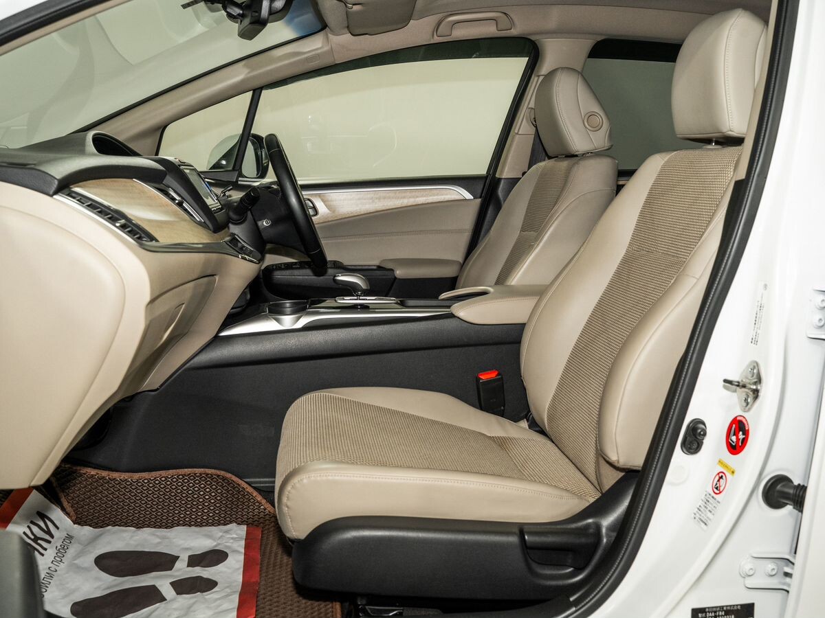 Honda Jade 2015 - фото автомобиля
