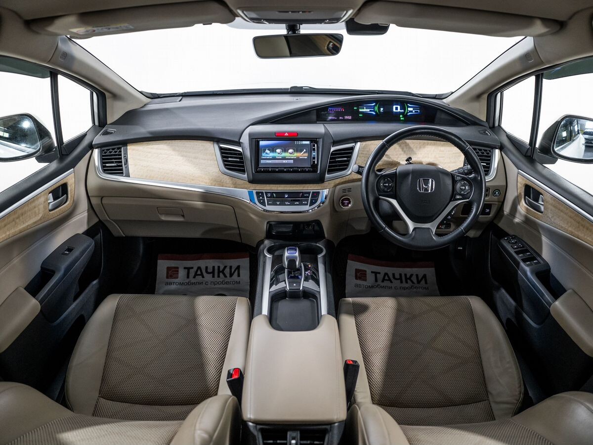 Honda Jade 2015 - фото автомобиля