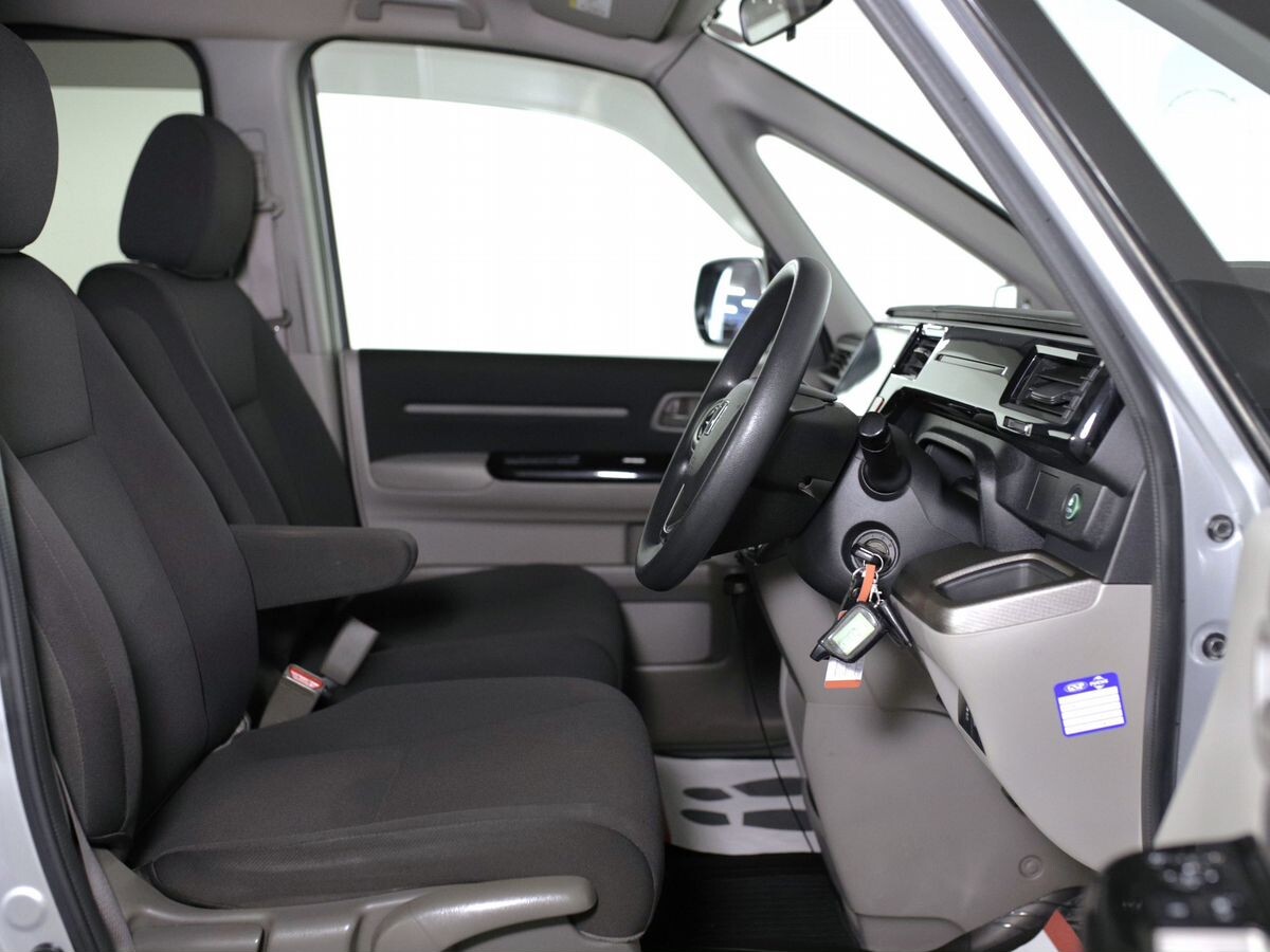 Honda Stepwgn 2015 - фото автомобиля