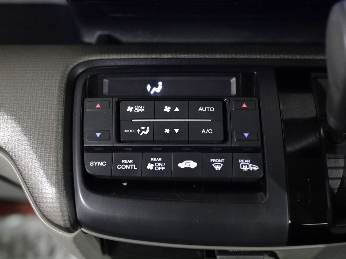 Honda Stepwgn 2015 - фото автомобиля