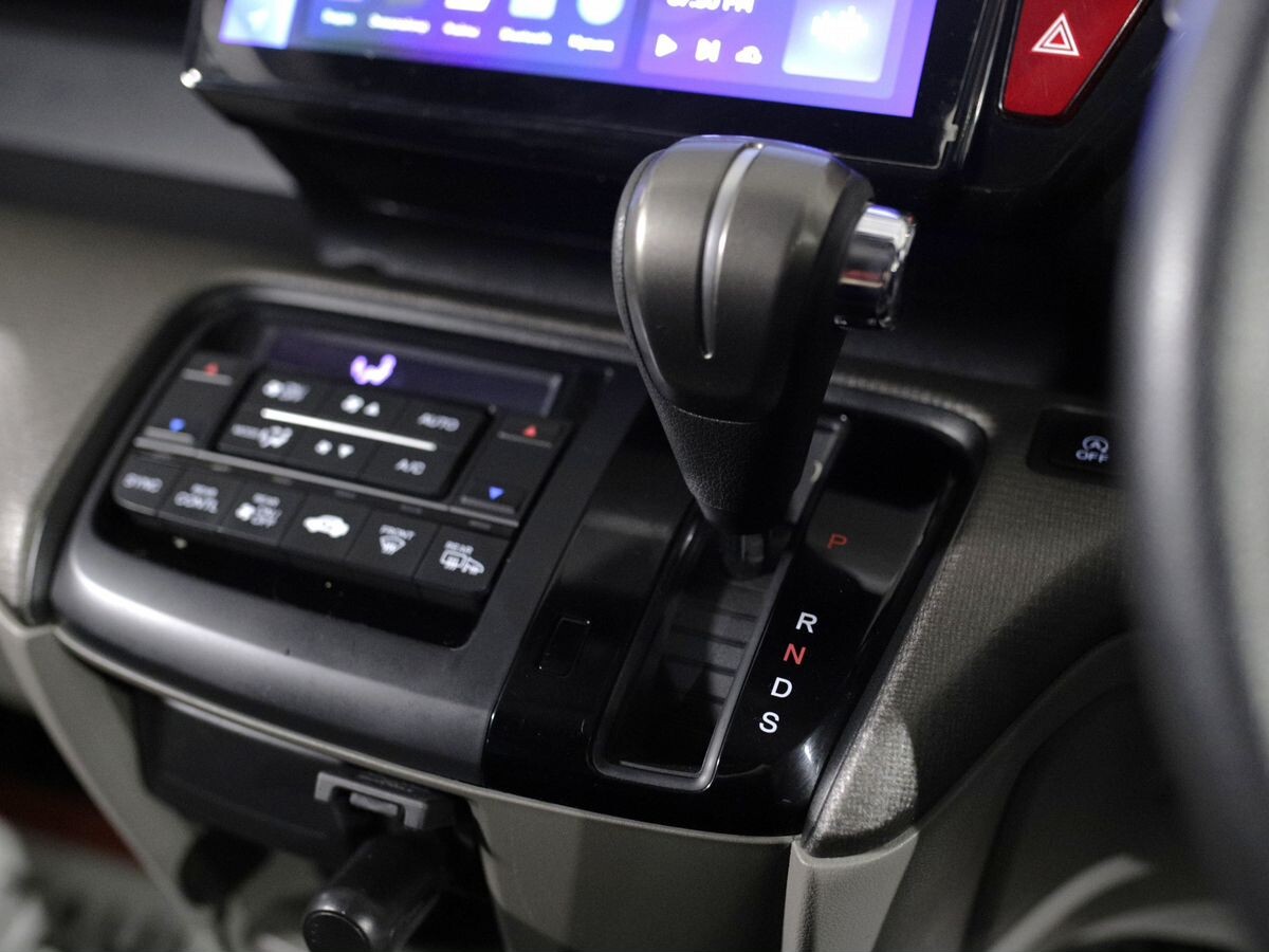 Honda Stepwgn 2015 - фото автомобиля