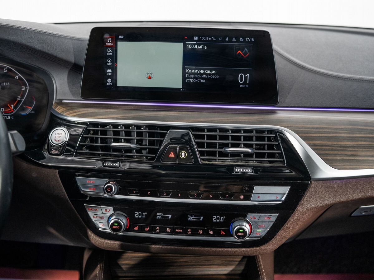 BMW 5-Series 2019 - фото автомобиля