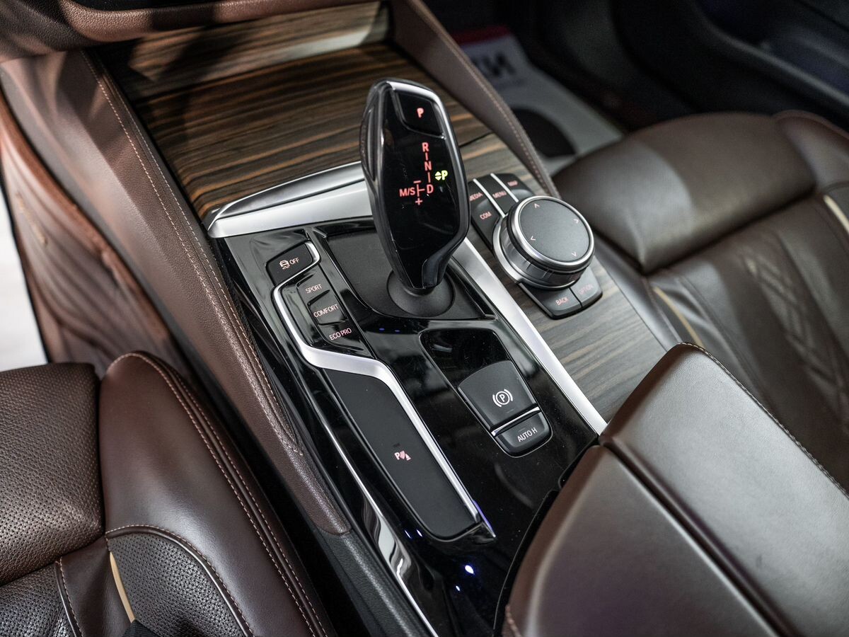 BMW 5-Series 2019 - фото автомобиля