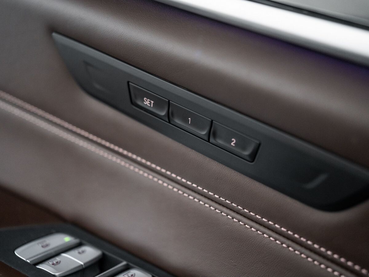 BMW 5-Series 2019 - фото автомобиля