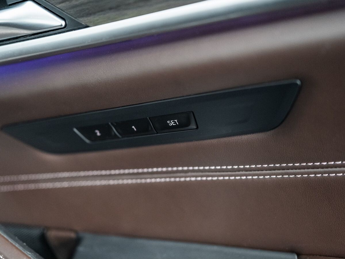 BMW 5-Series 2019 - фото автомобиля