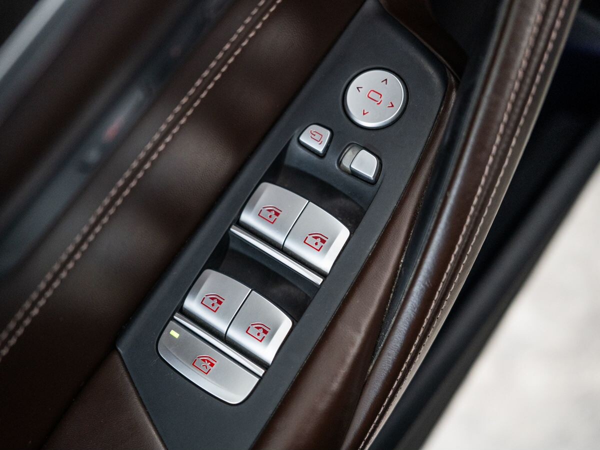 BMW 5-Series 2019 - фото автомобиля