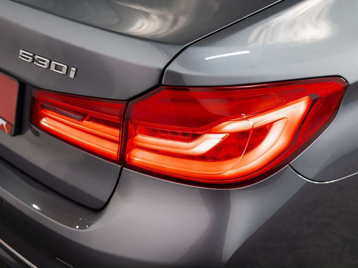 BMW 5-Series 2019 - фото автомобиля