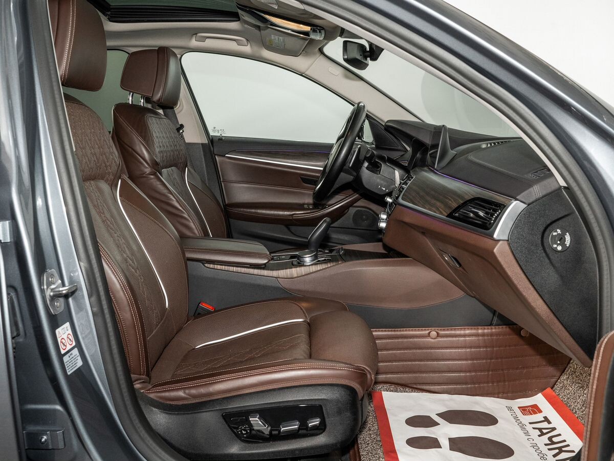 BMW 5-Series 2019 - фото автомобиля