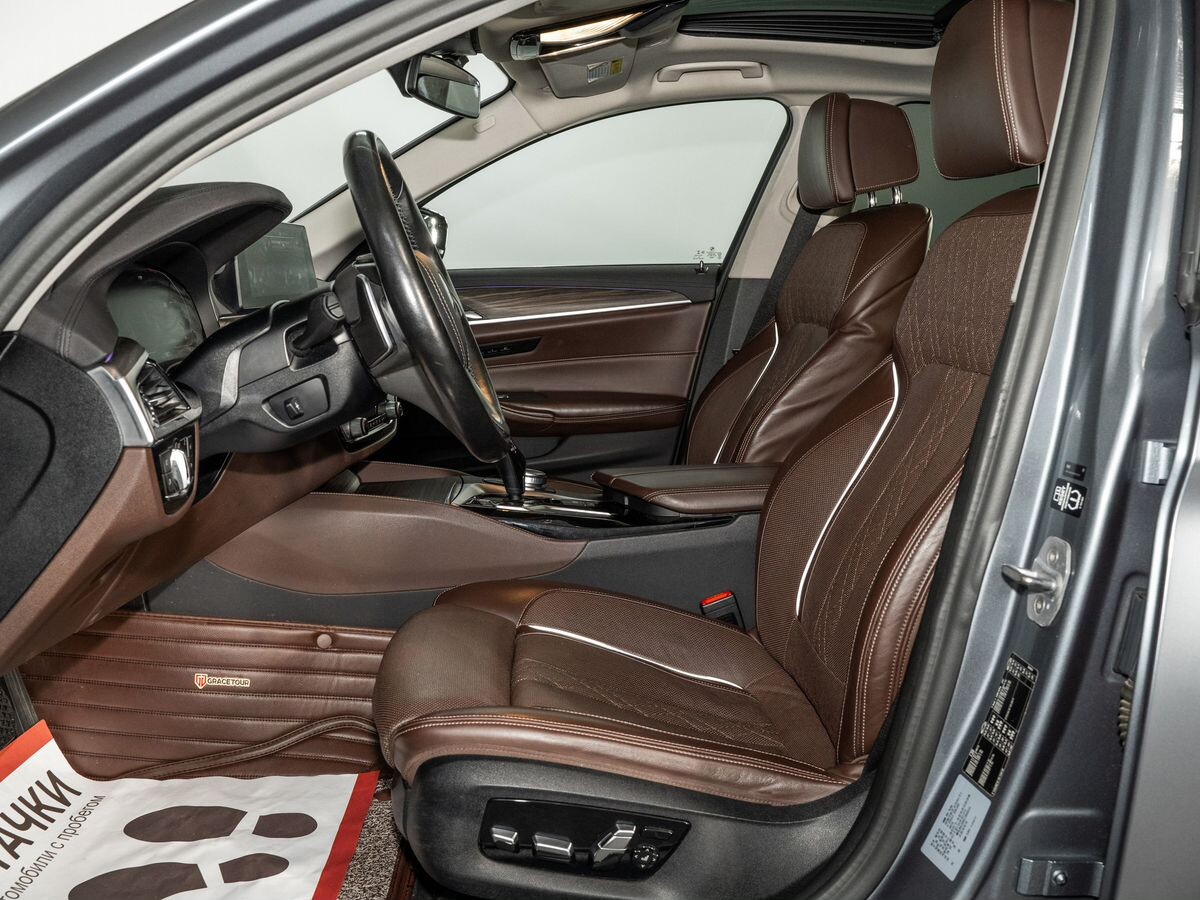 BMW 5-Series 2019 - фото автомобиля