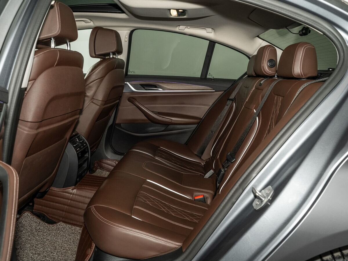 BMW 5-Series 2019 - фото автомобиля