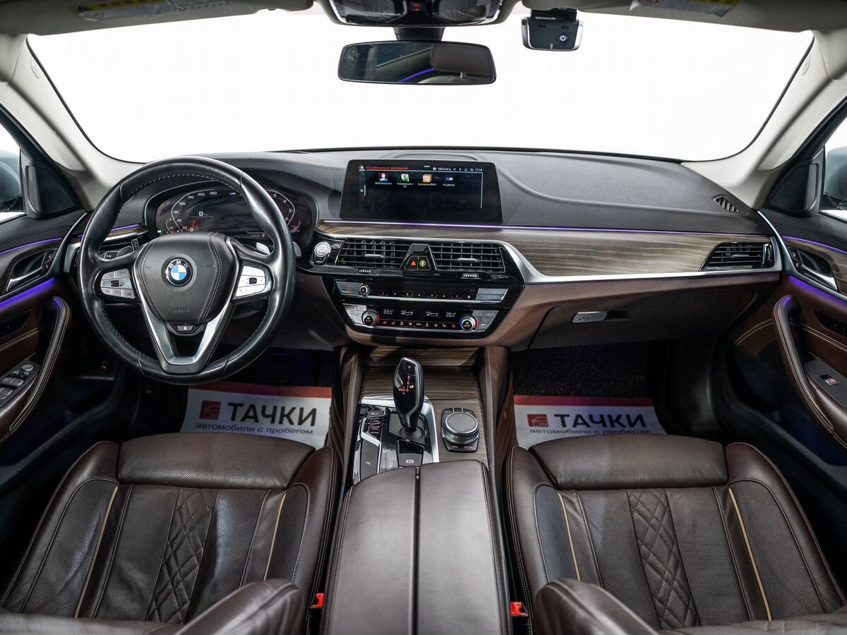 BMW 5-Series 2019 - фото автомобиля