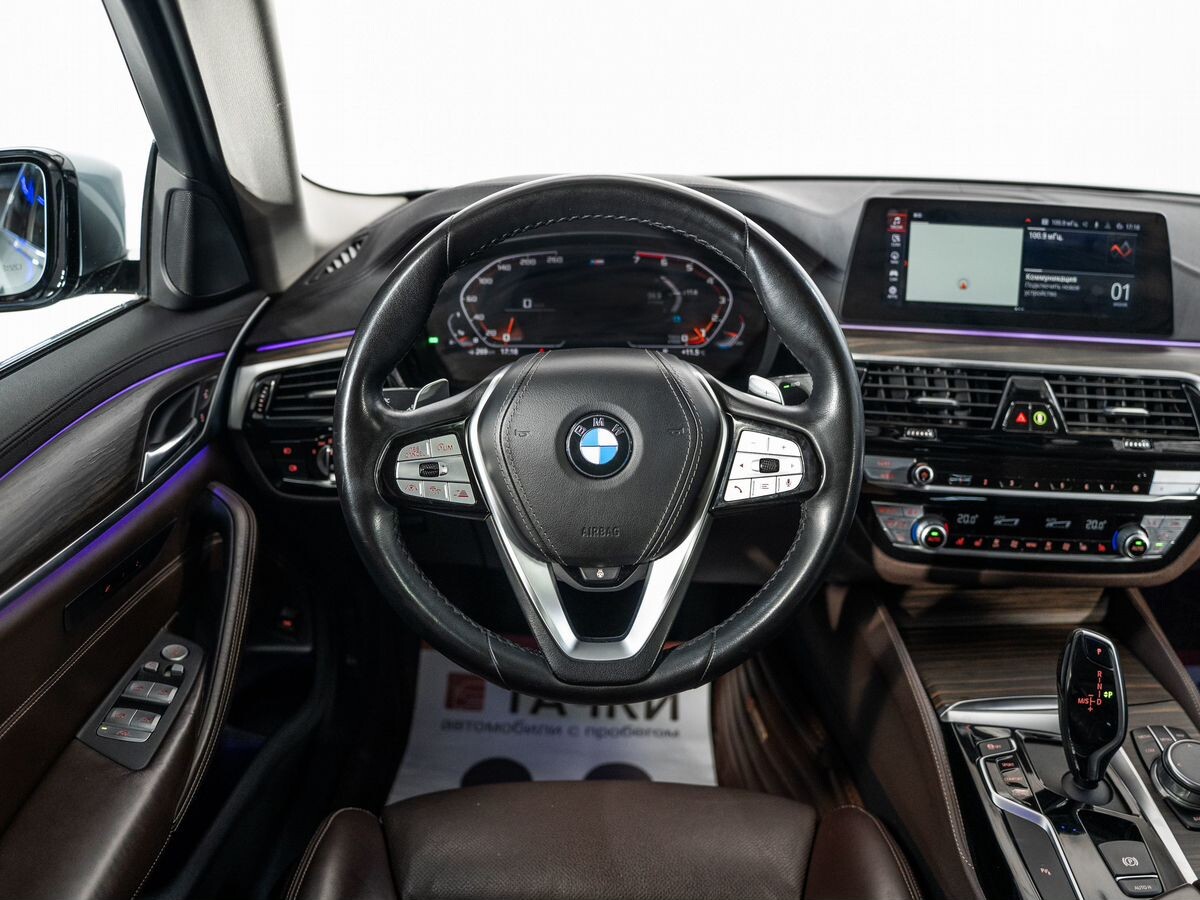 BMW 5-Series 2019 - фото автомобиля