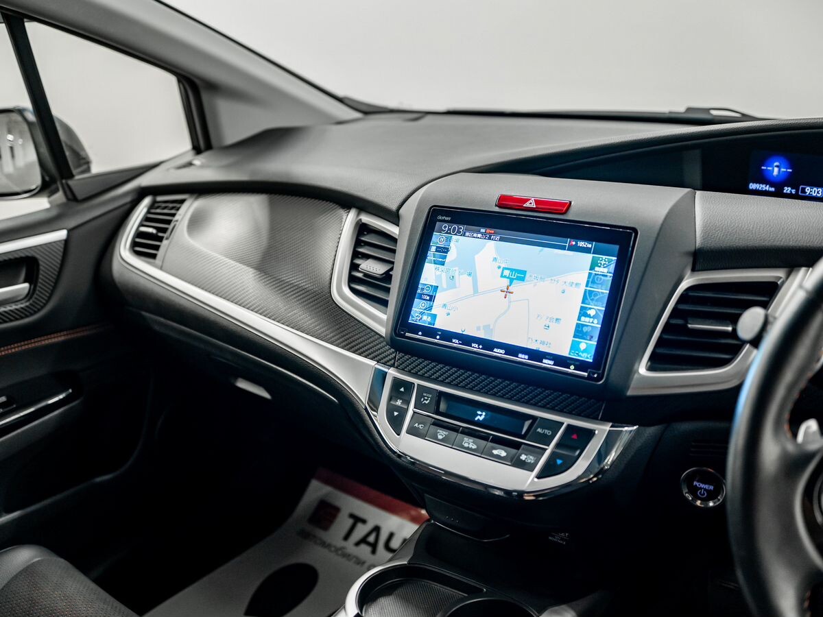 Honda Jade 2018 - фото автомобиля
