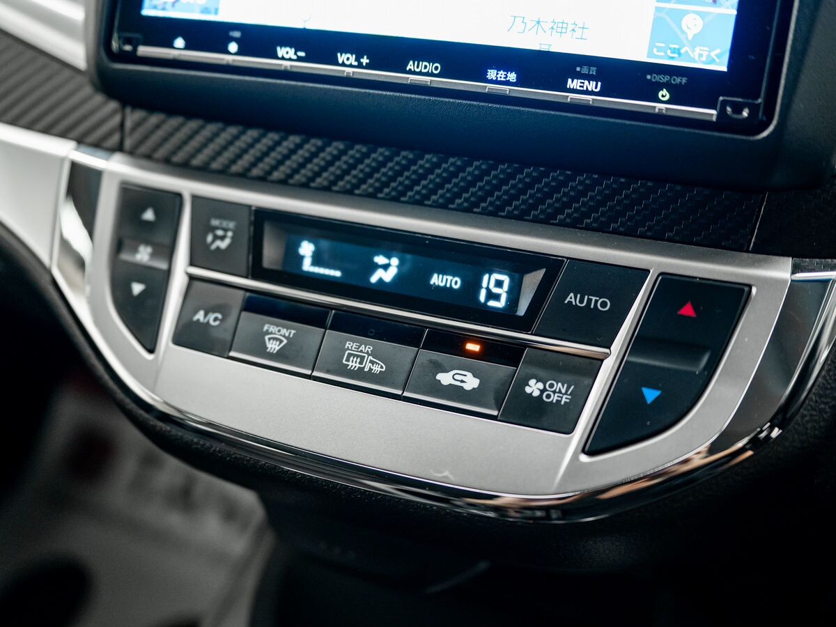 Honda Jade 2018 - фото автомобиля