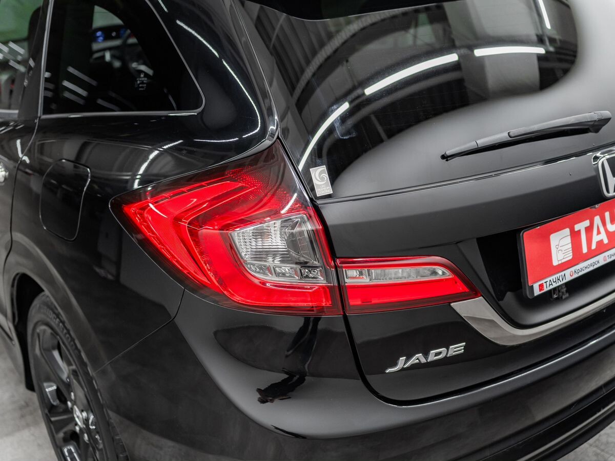 Honda Jade 2018 - фото автомобиля