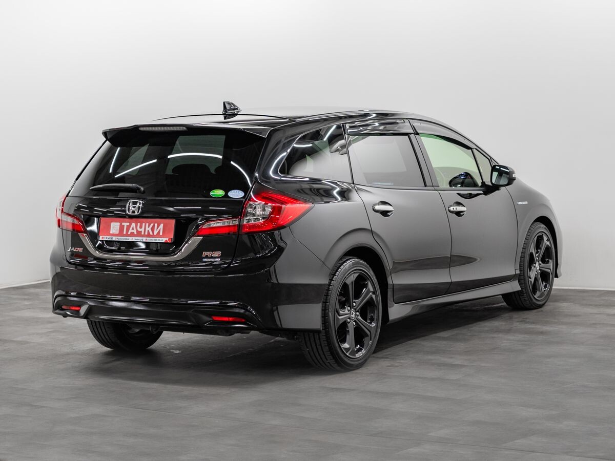 Honda Jade 2018 - фото автомобиля