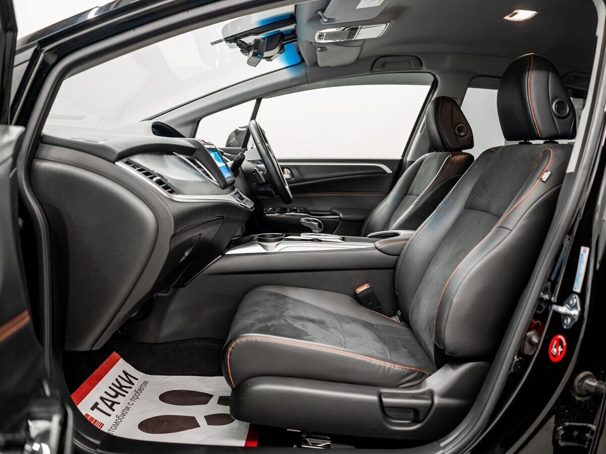 Honda Jade 2018 - фото автомобиля