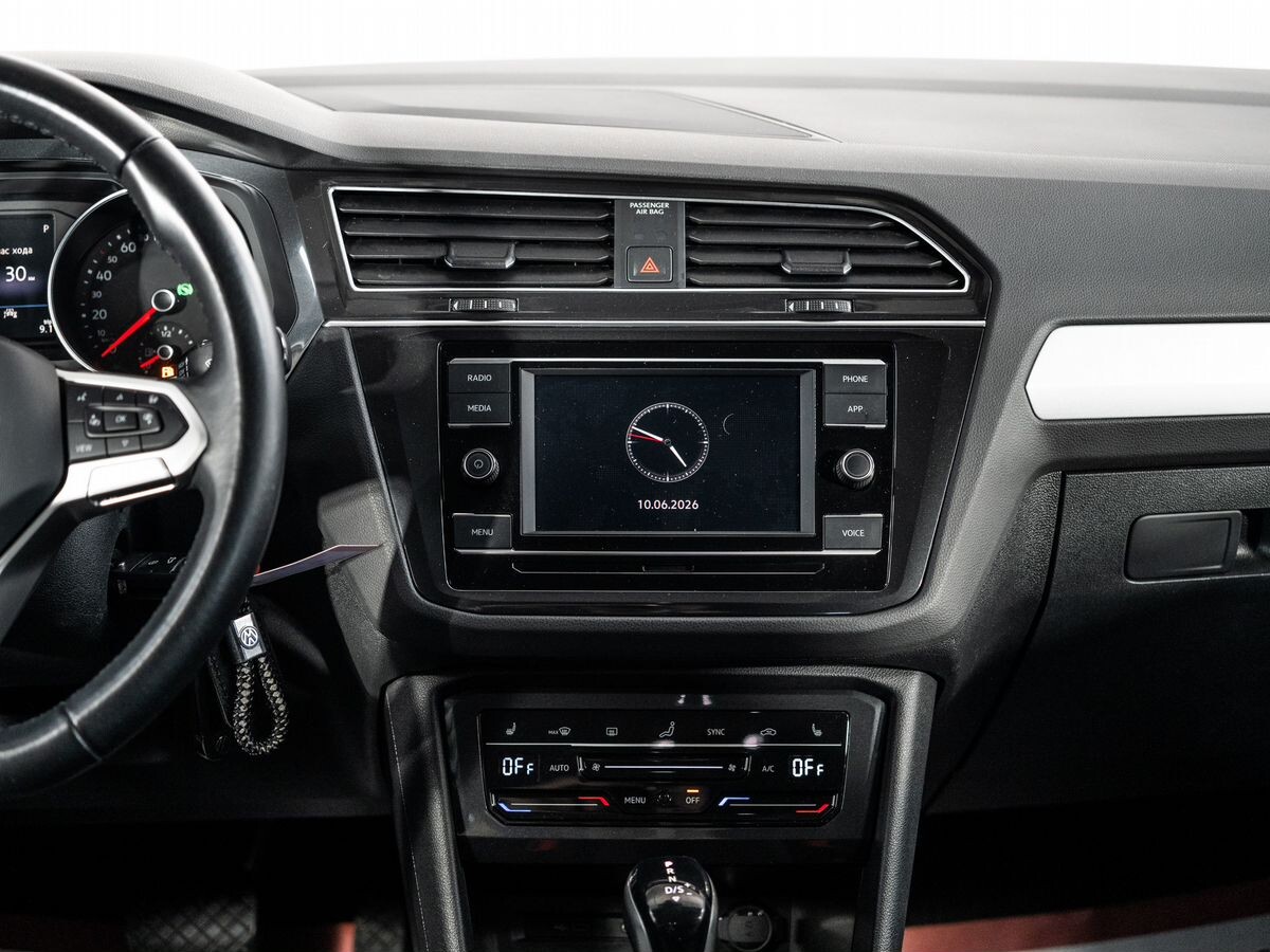 Volkswagen Tiguan 2021 - фото автомобиля