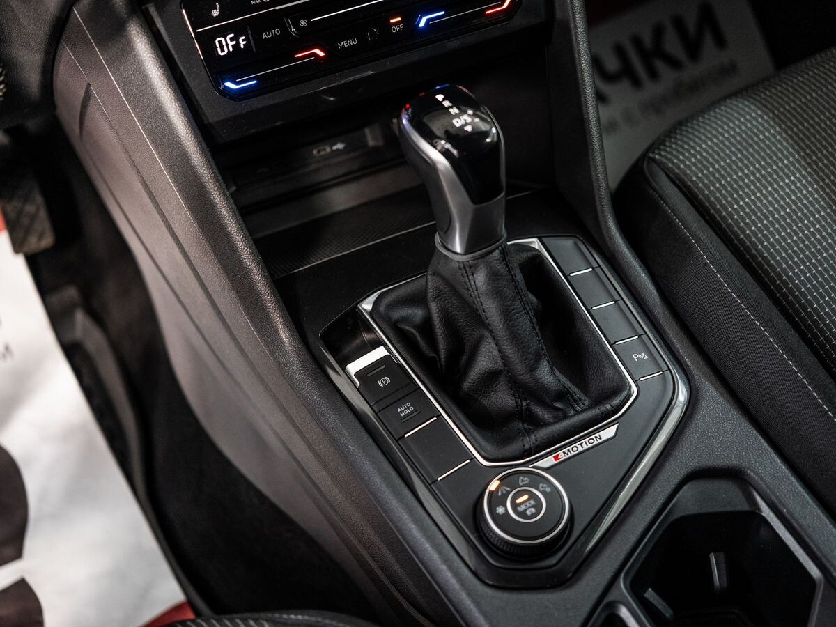 Volkswagen Tiguan 2021 - фото автомобиля