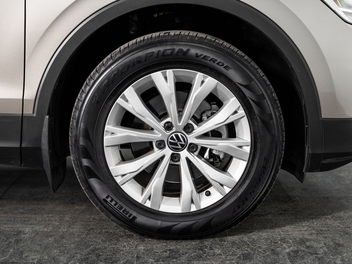 Volkswagen Tiguan 2021 - фото автомобиля