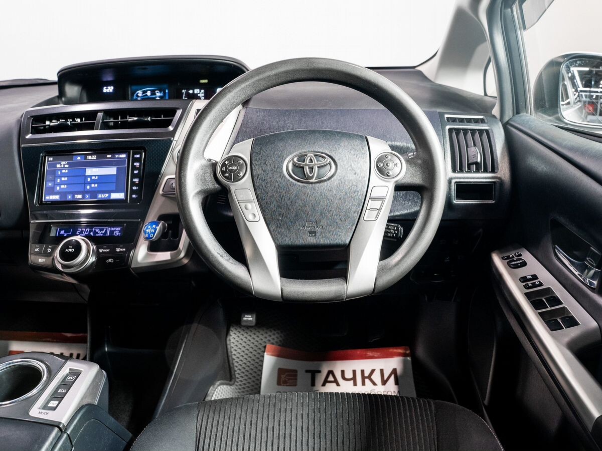 Toyota Prius Alpha 2019 - фото автомобиля