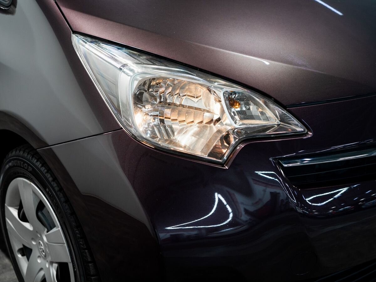 Toyota Ractis 2011 - фото автомобиля