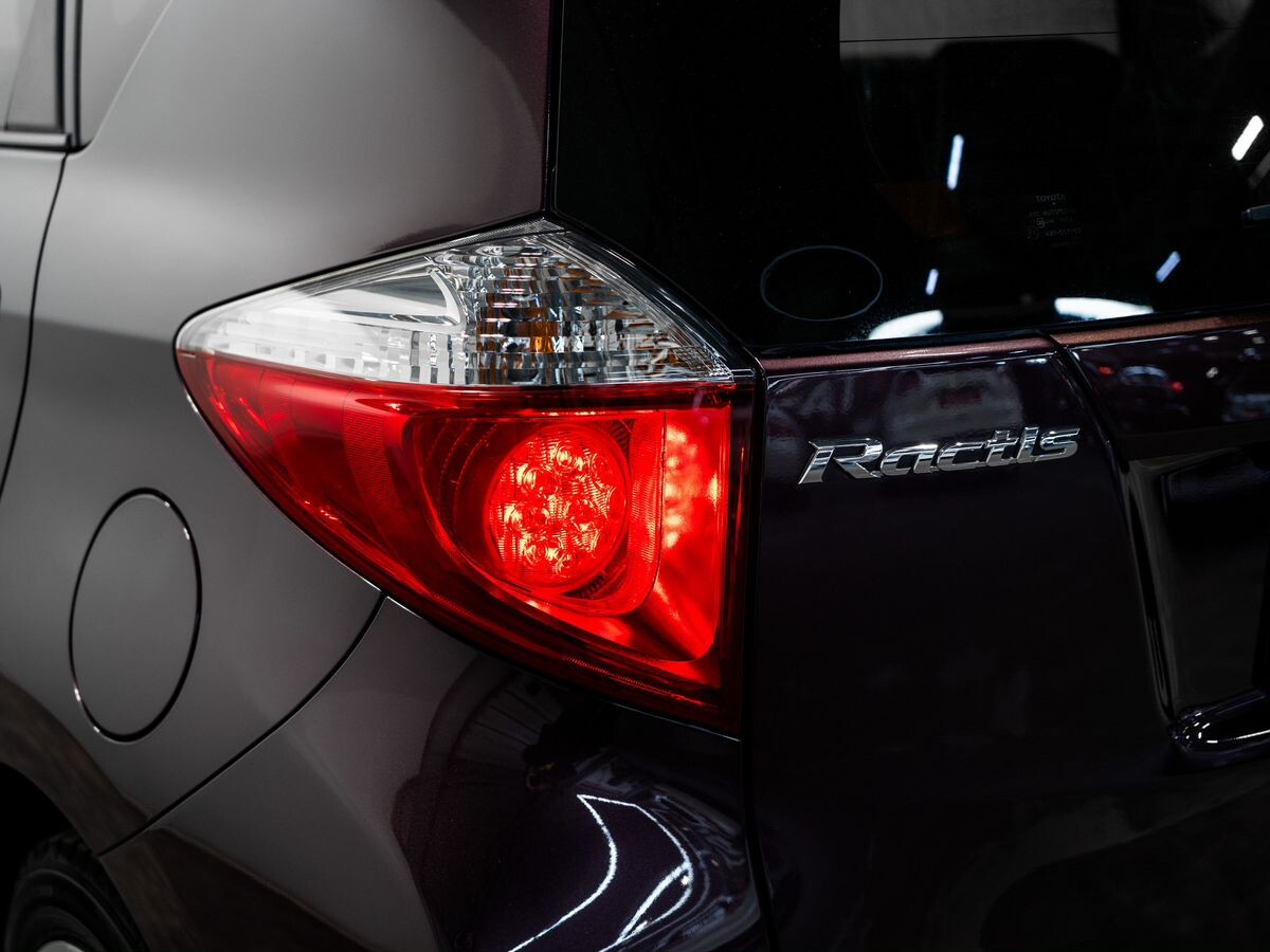 Toyota Ractis 2011 - фото автомобиля