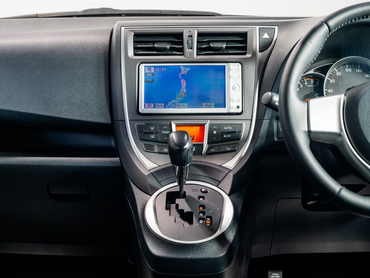 Toyota Ractis 2011 - фото автомобиля
