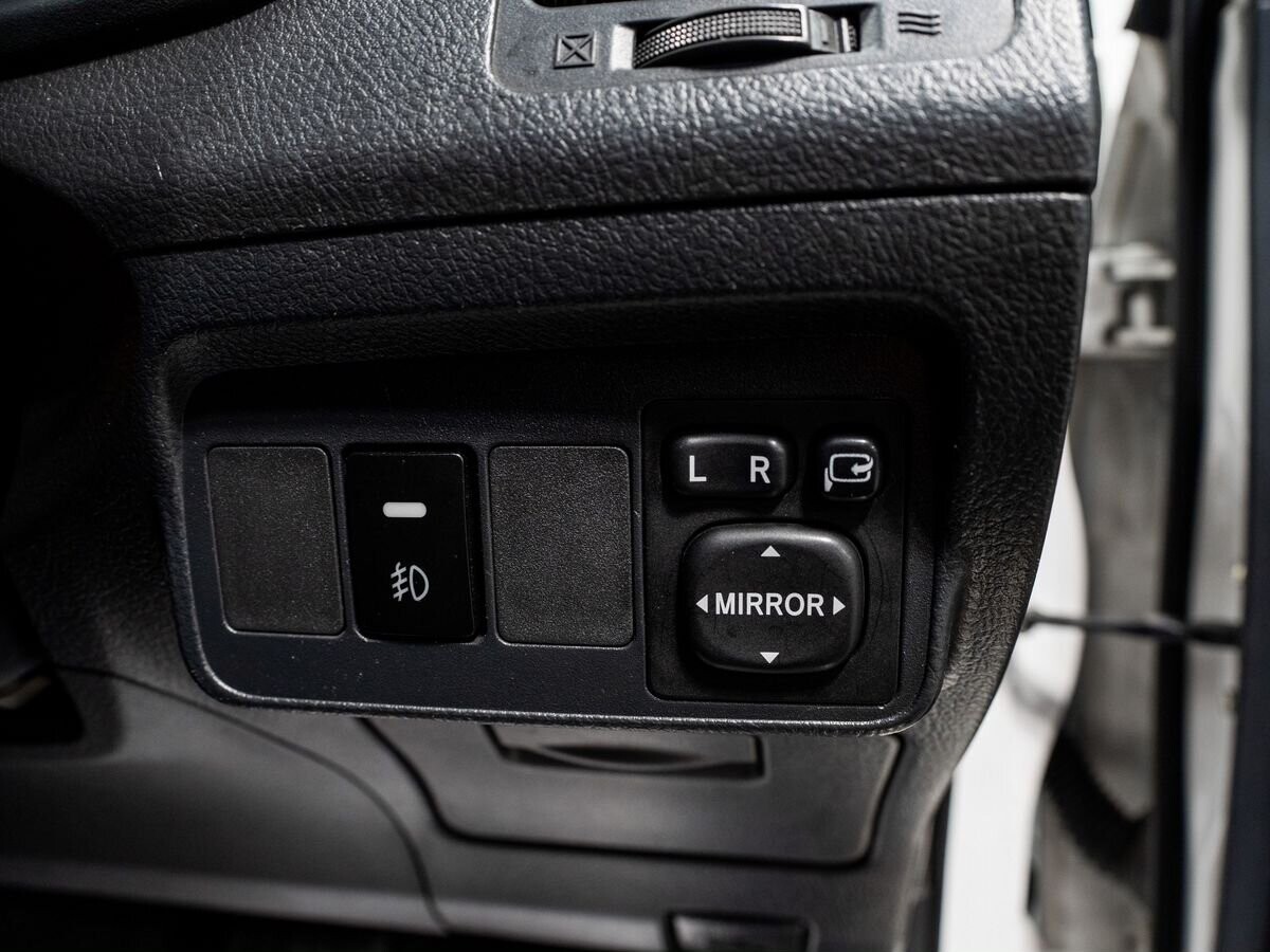 Toyota Corolla Fielder 2010 - фото автомобиля