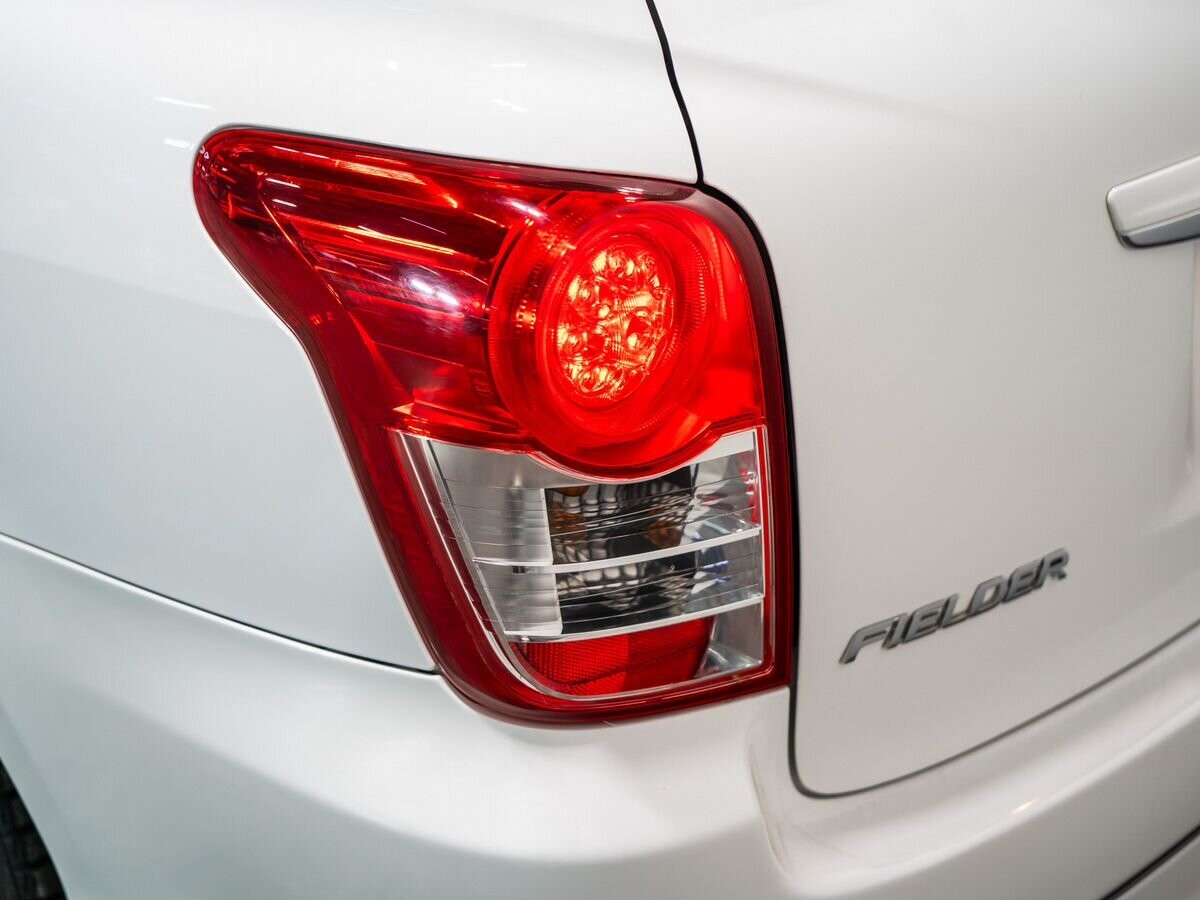 Toyota Corolla Fielder 2010 - фото автомобиля