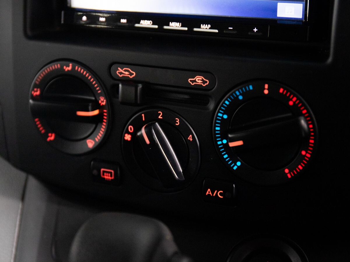 Nissan NV200 2023 - фото автомобиля