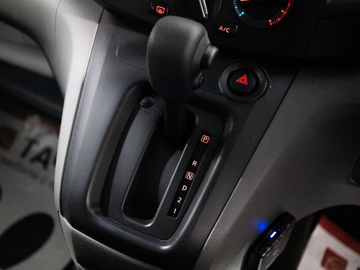 Nissan NV200 2023 - фото автомобиля