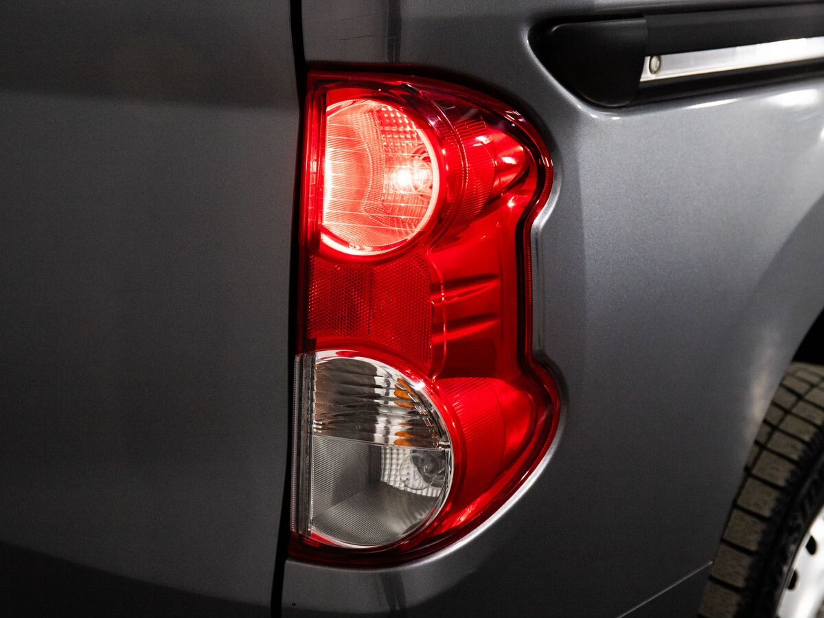 Nissan NV200 2023 - фото автомобиля