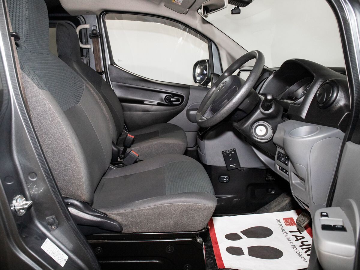 Nissan NV200 2023 - фото автомобиля