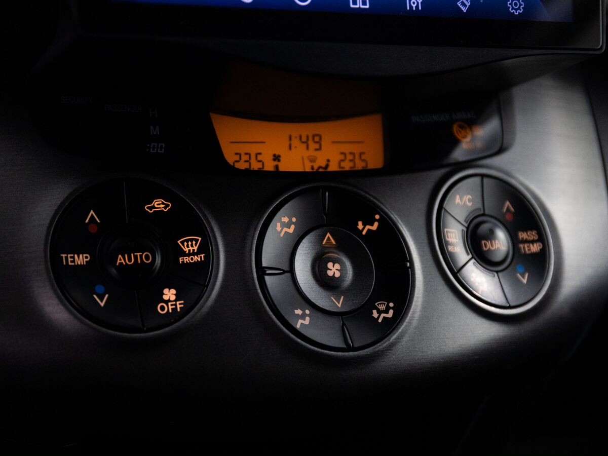 Toyota RAV4 2011 - фото автомобиля
