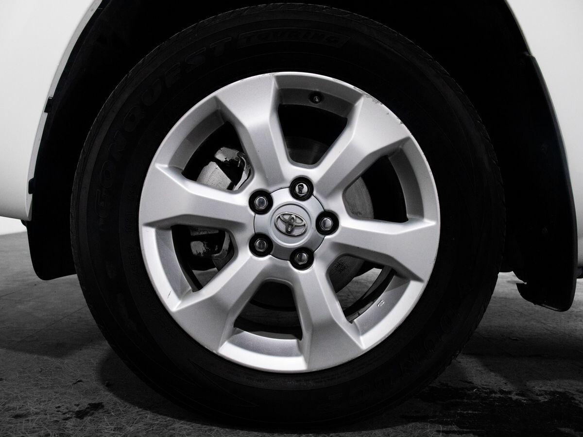 Toyota RAV4 2011 - фото автомобиля