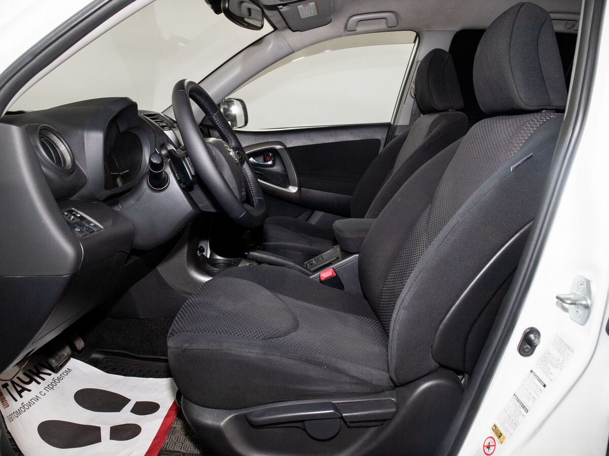 Toyota RAV4 2011 - фото автомобиля